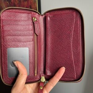 Vintage Roots Valencia wristlet wallet in red/burgundy saffiano-style leather